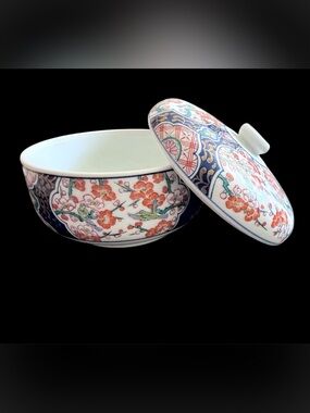Porcelain Bowl with Fitted Lid from Japan